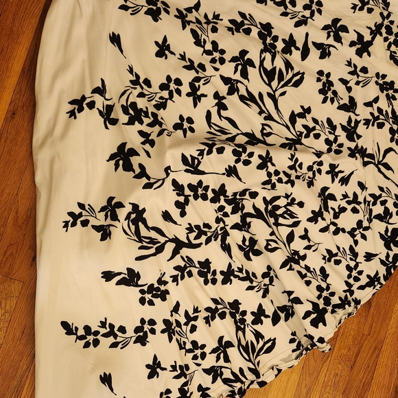 Black & White Floral Circle Skirt w/Pockets Size L/XL - Picture 3 of 16